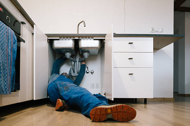 Professional Emergency Plumber technician working in Sloan, NV